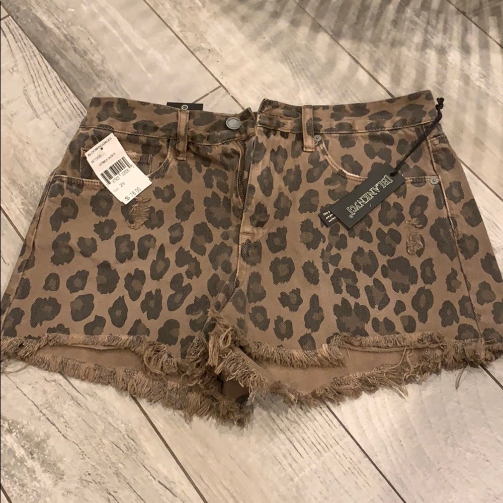 Blank nyc leopard short